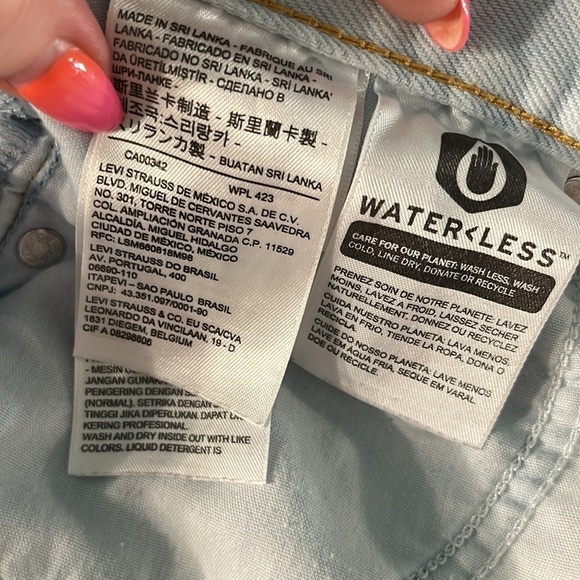 Levi’s Premium Wedgie Straight Jeans Light Blue Bleached Size 25 Button Fly - Picture 9 of 13